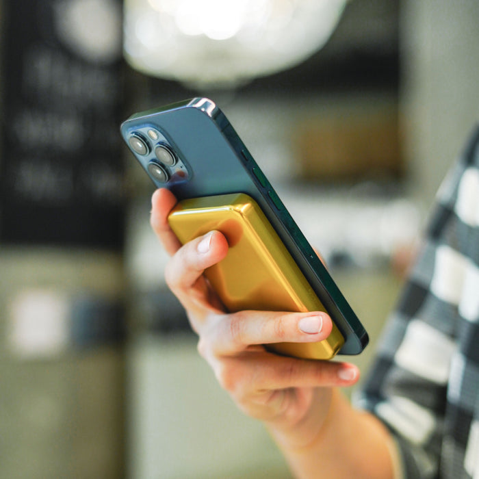 Momax Q.Mag Power 6 5000mAh Magnetic Wireless Battery Pack (Gold) IP106LCN1