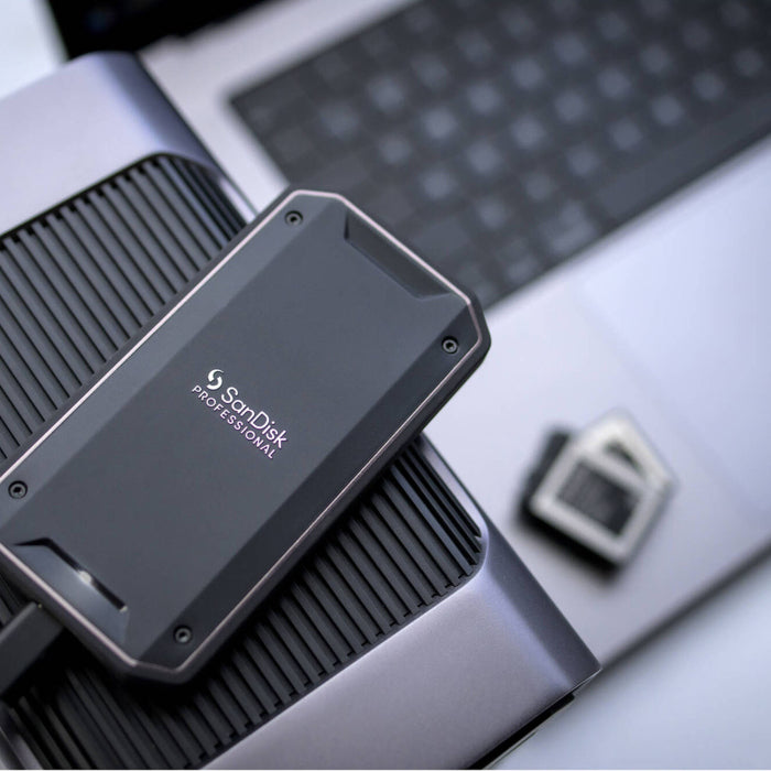 SanDisk Professional 4TB PRO-G40 SSD - Up to 3000MB/s, Thunderbolt 3 (40Gbps), USB-C (10Gbps), IP68 dust/Water Resistance, External SSD